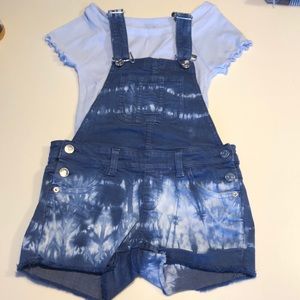 Adorable short overalls/shirt outfit